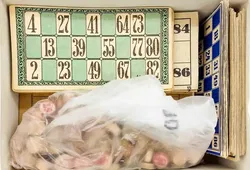 Vintage Sammlung von Bingokarten und Steinen  - Bild 1