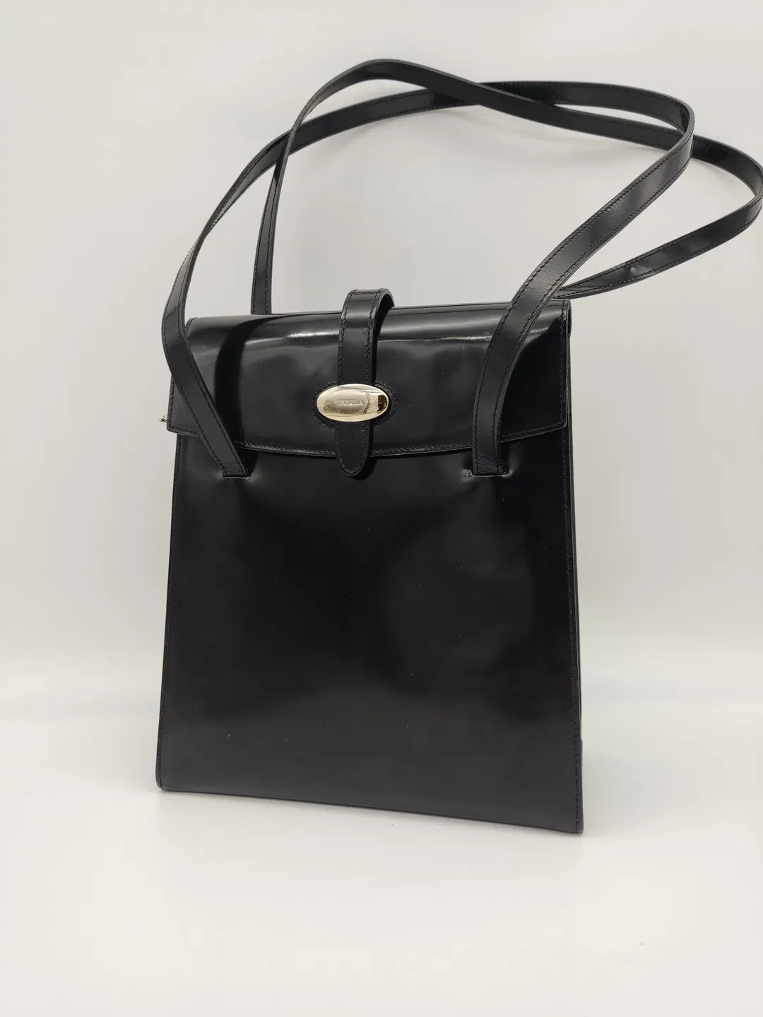 Furla - Große Vintage Schultertasche, Lackleder schwarz - Bild 4