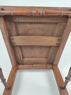 Antiker Holzsessel mit gedrechselten Füßen & Rattangeflecht - Bild 10