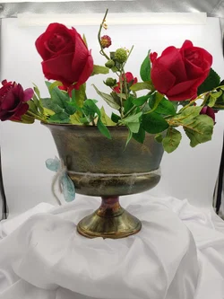 Antik-Goldene Aluminium-Pokalvase | Handgemachter Vintage-Look