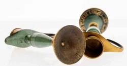 Vintage Kerzenständer-Paar aus Messing mit schöner Patina und hebräischer Schrift - Bild 3