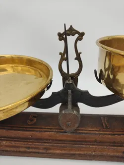 Vintage Gusseisen Balkenwaage mit Messing-Schalen und Gewichten  - Bild 3