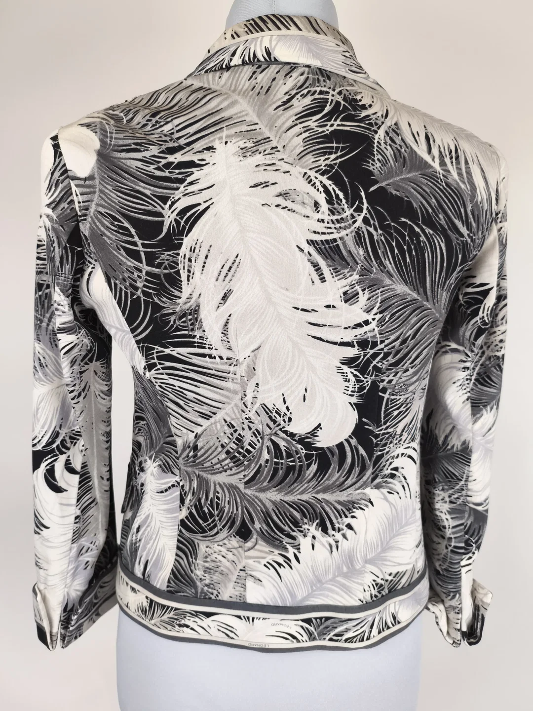 Damenblazer Leonard Paris Gr. 38 Seide – Bild 3