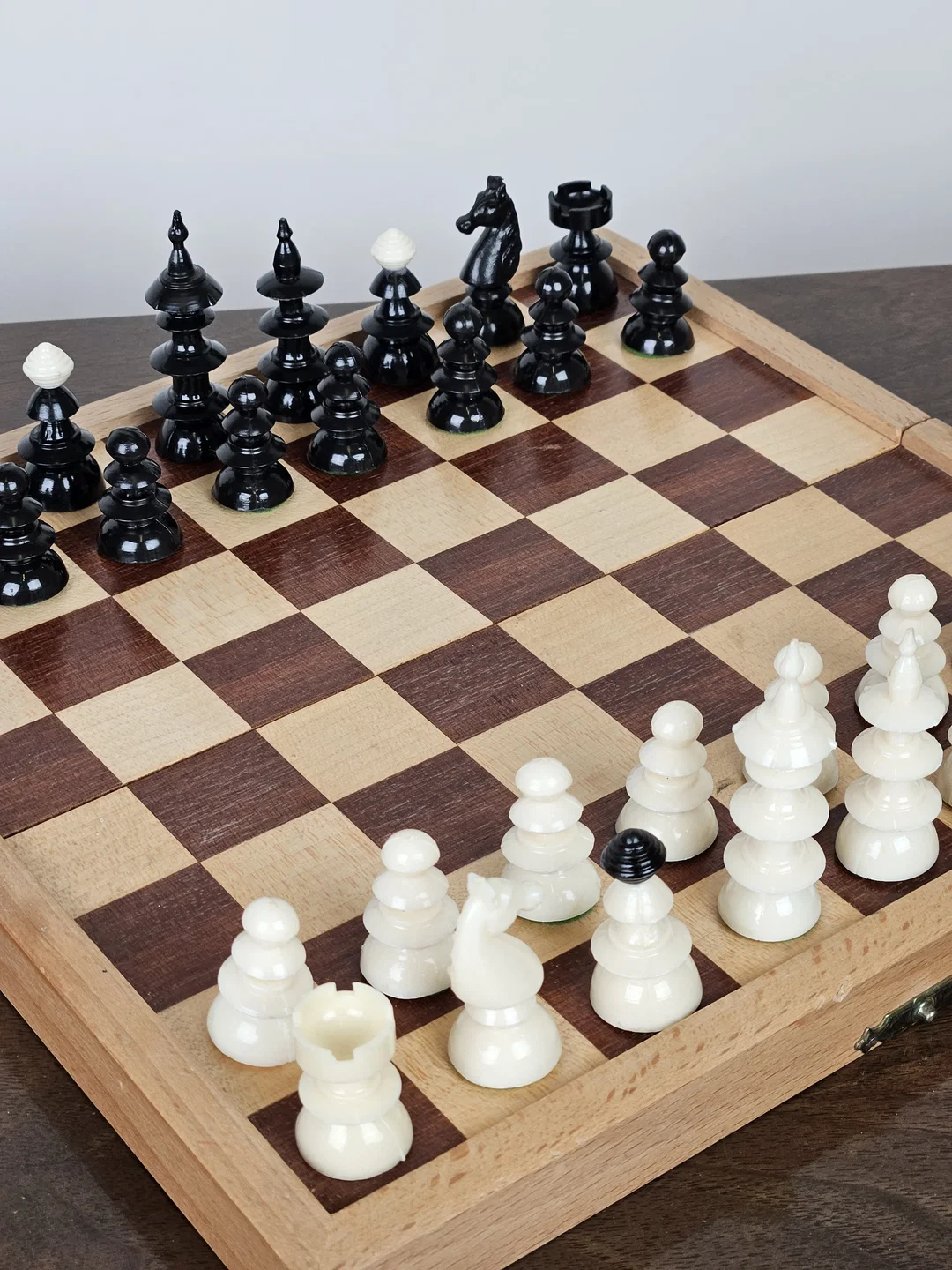 Schachspiel aus Holz  – Bild 2