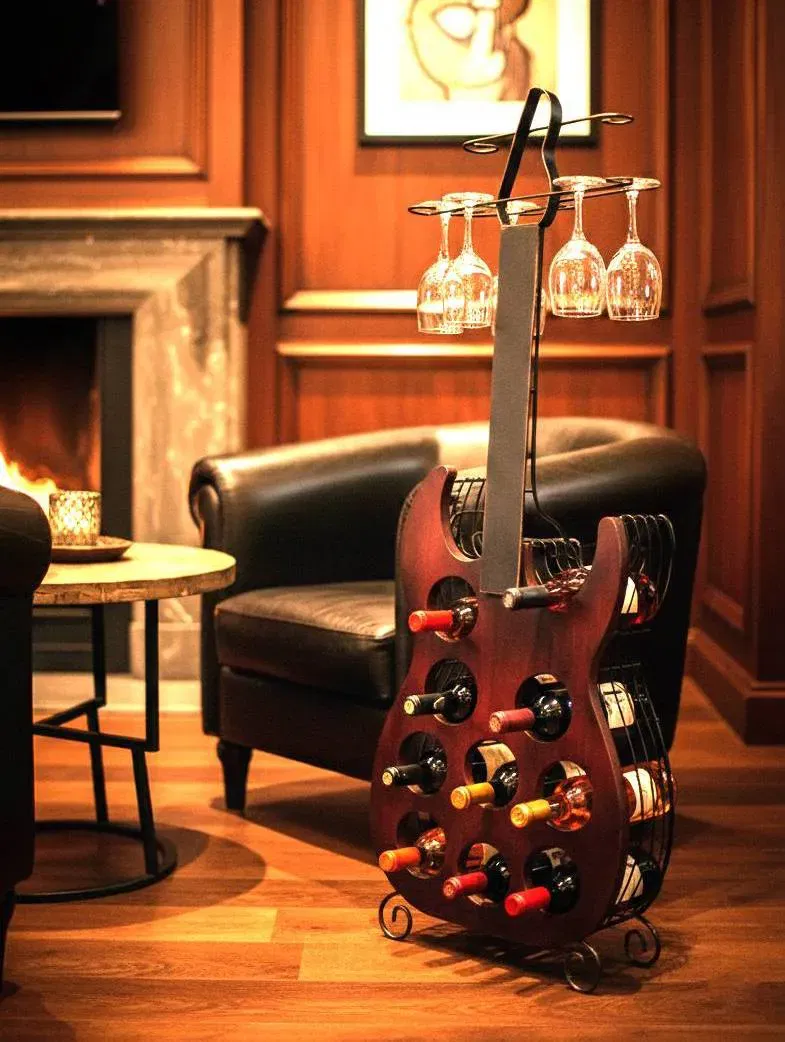 Weinregal in Gitarrenform, ca. 110 cm hoch, 9-Flaschen-Standregal, Metall/Holz, dunkelbraun - Bild 4