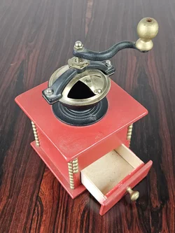 Rote Vintage Kaffeemühle – Vorschau 3
