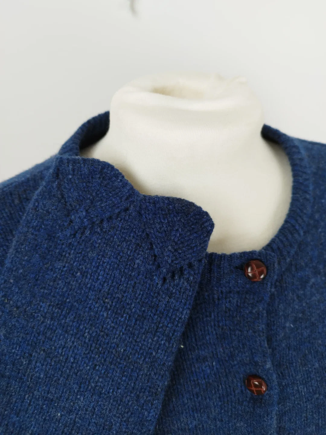 Laura Ashley - Strickjacke in blau aus reiner Wolle in Gr. M – Bild 6