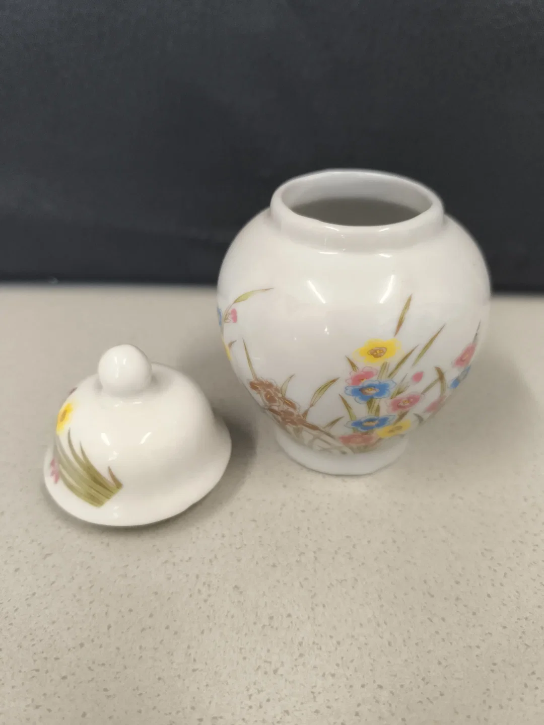 kleine Zierdose, Teedose, Porzellan – Bild 2