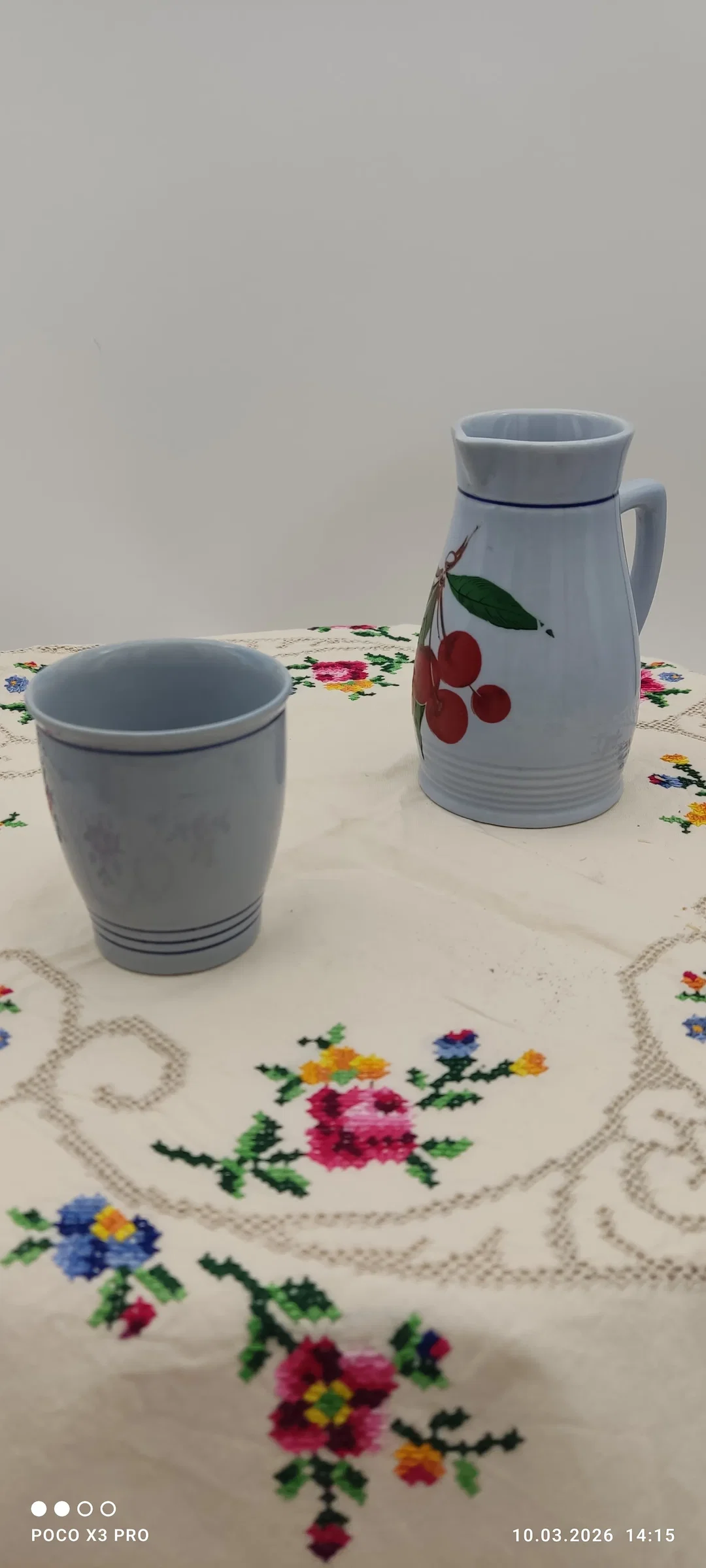 Lilien Porzellan Kanne mit Becher | Zeitreise-Stück – Bild 3