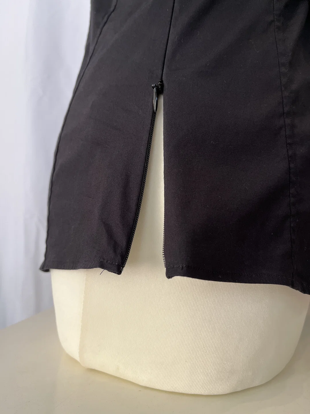 VAN LAACK Damenbluse schwarz mit seitlichem Zipper Gr. 36 – Bild 5