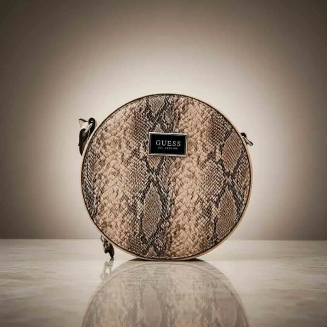 GUESS Los Angeles Runde Umhängetasche Snake Print Schlangenmuster Beige - Bild 1
