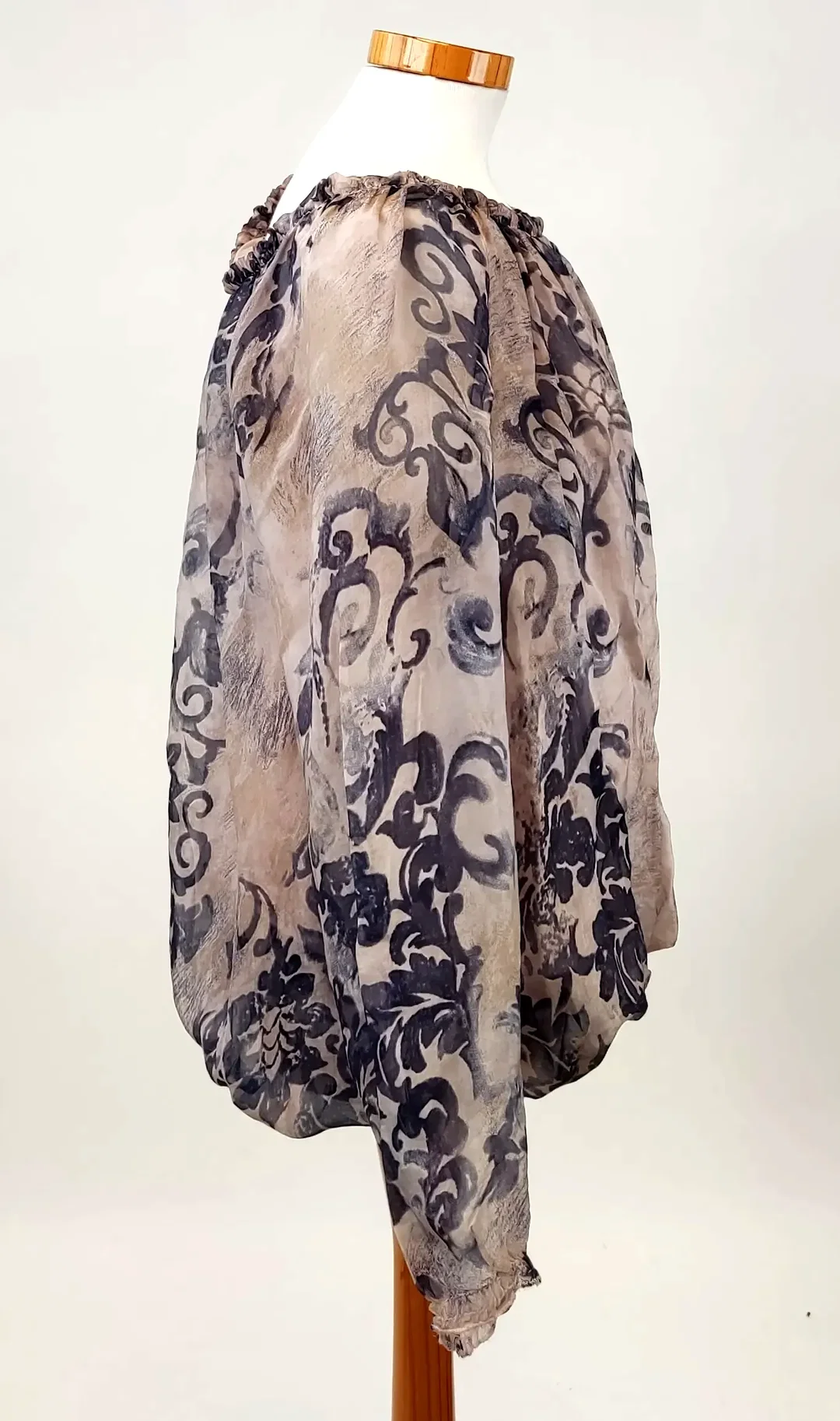 Sa.Hara Damenbluse beige  mit blauem Muster- Gr. 42 – Bild 3