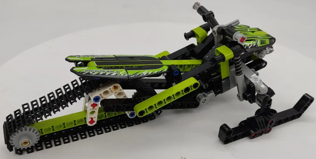 Lego Technic Nr 42021 Schneemobil  – Bild 3