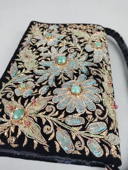 Abendtasche aus Samt mit Zardozi Stickerei - Bild 4