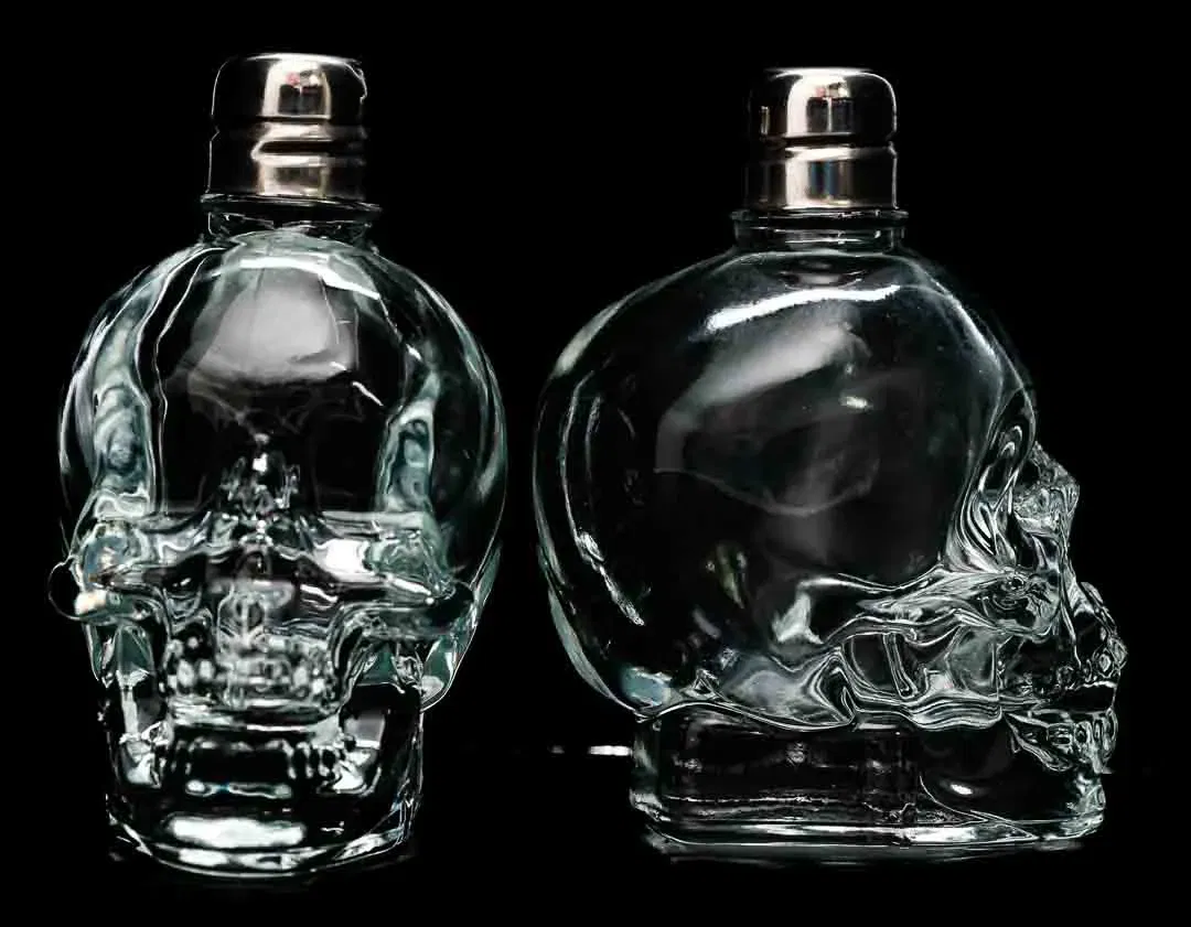  2 Totenköpfe-Fläschchen mit Schraubverschluß Höhe ca 8cm - Bild 1