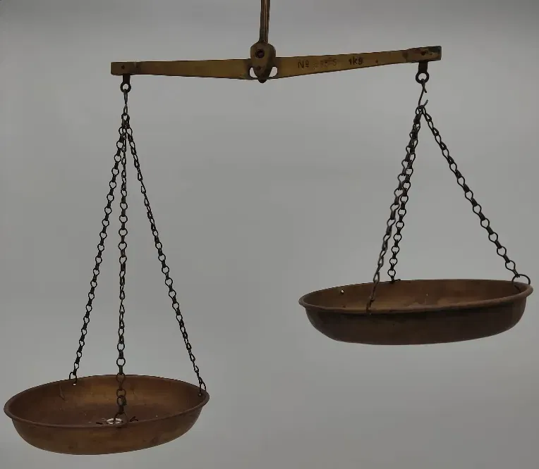 Balkenwaage Messing - Bild 1