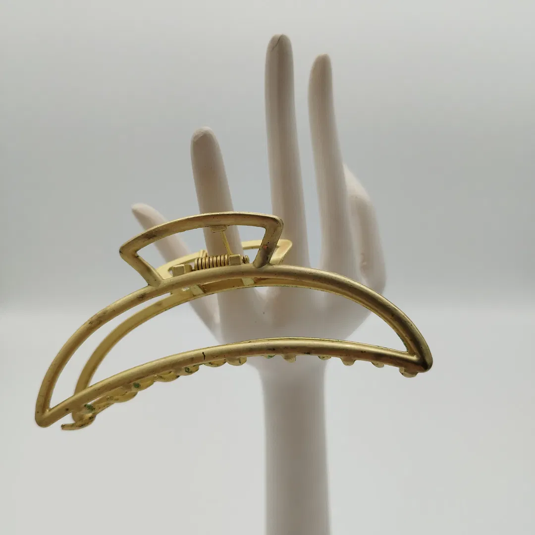 Minimalistische Haarklammer in Gold - Bild 4