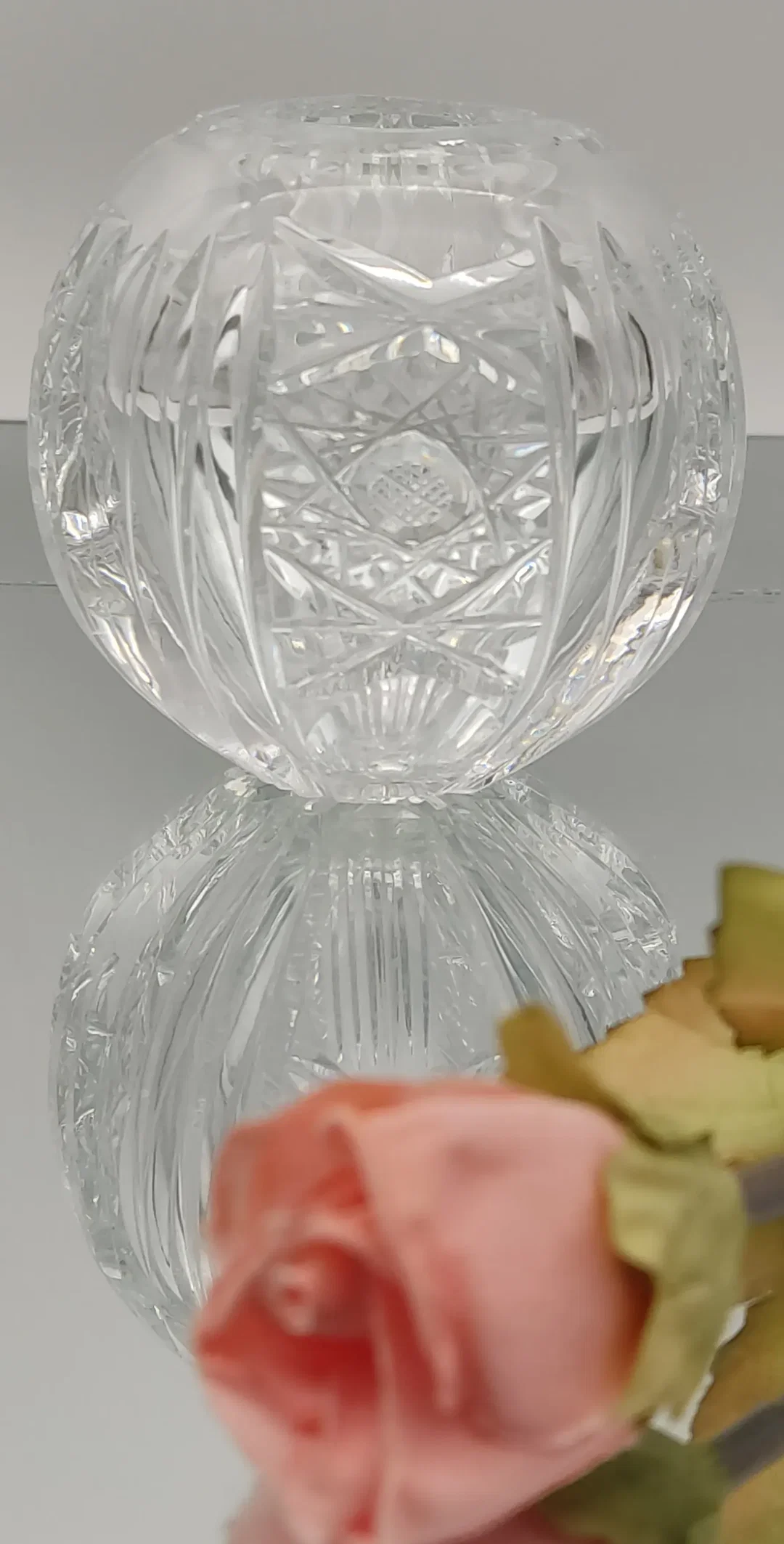 Kleine Kristallvase mit Blumenmotiv | Neuwertiges Unikat - Bild 4