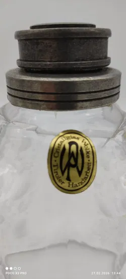 Handgefertigte Glasflasche aus Tiroler Kristallglas mit geschiffenen Blumenmotiven - Bild 3