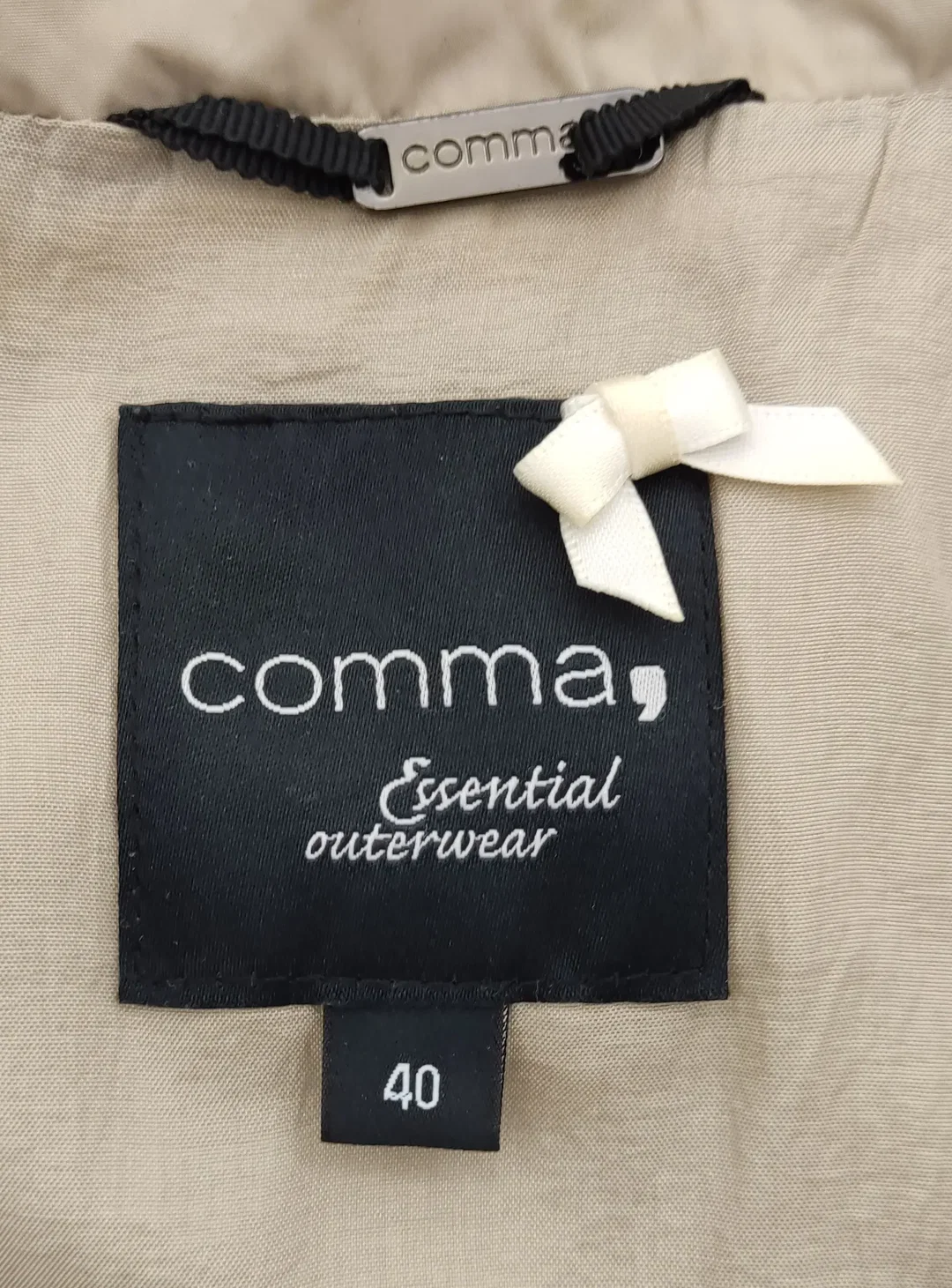 Comma Essential outerwear Damen Trenchcoat mit Innenweste beige - Gr. 40 – Bild 4
