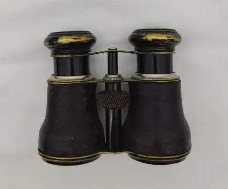 altes Opernglas mit Lederummantelung - Bild 1