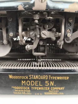 antike Schreibmaschine, Woodstock Nr. 5, Sammlerstück - Bild 6