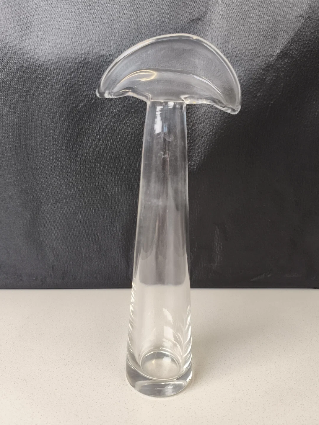 Kerzenhalter aus Glas mit geschwungenem, organischem Design - Bild 1