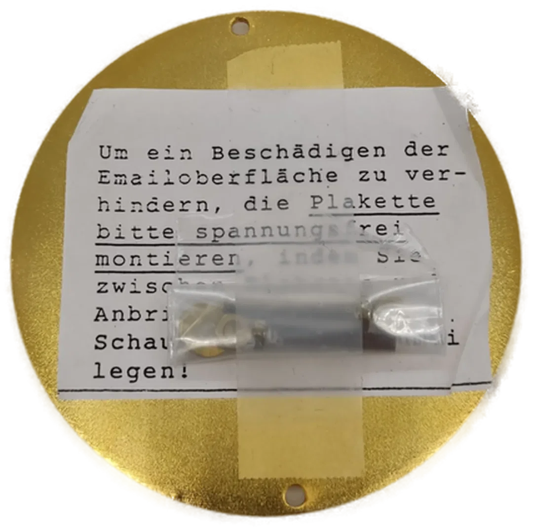 Goldene ÖAMTC 55 Jahre Jubiläums-straffreies Fahren-Autoplakette –  Ø 8 cm – Bild 2