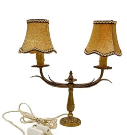 Prunkvolle 2-flammige Messing-Tischlampe im Rokoko-Stil - Bild 2
