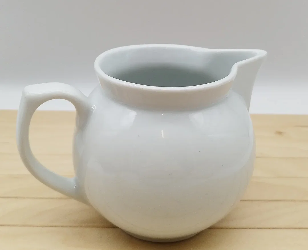 Krug kurgelförmig, Wilhelmsburger Porzellan, 0,5L, weiß  – Bild 1