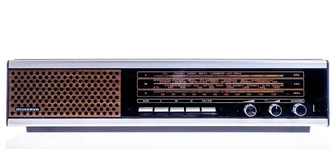 Vintage  Minerva Radio R451 aus den 70er Jahren - Bild 4