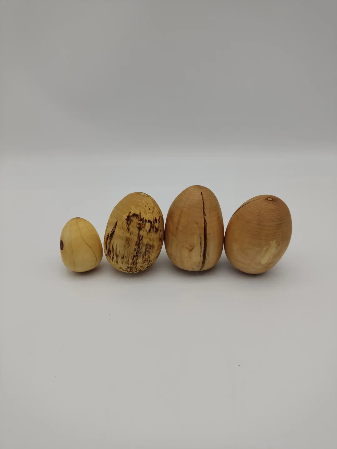 Handgefertigte Ostereier aus Holz – Bild 2
