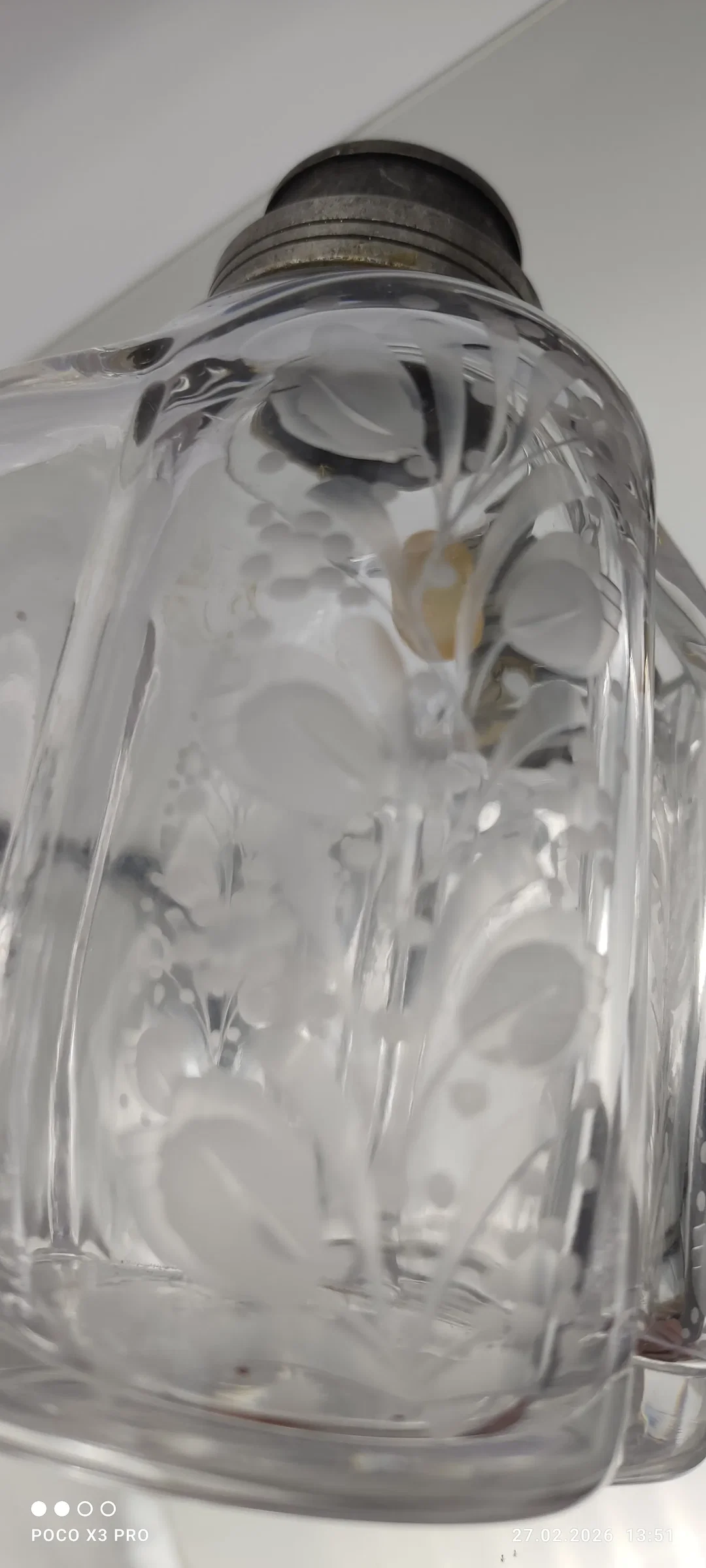 Handgefertigte Glasflasche Transparent | Blumen-Schliff – Bild 6