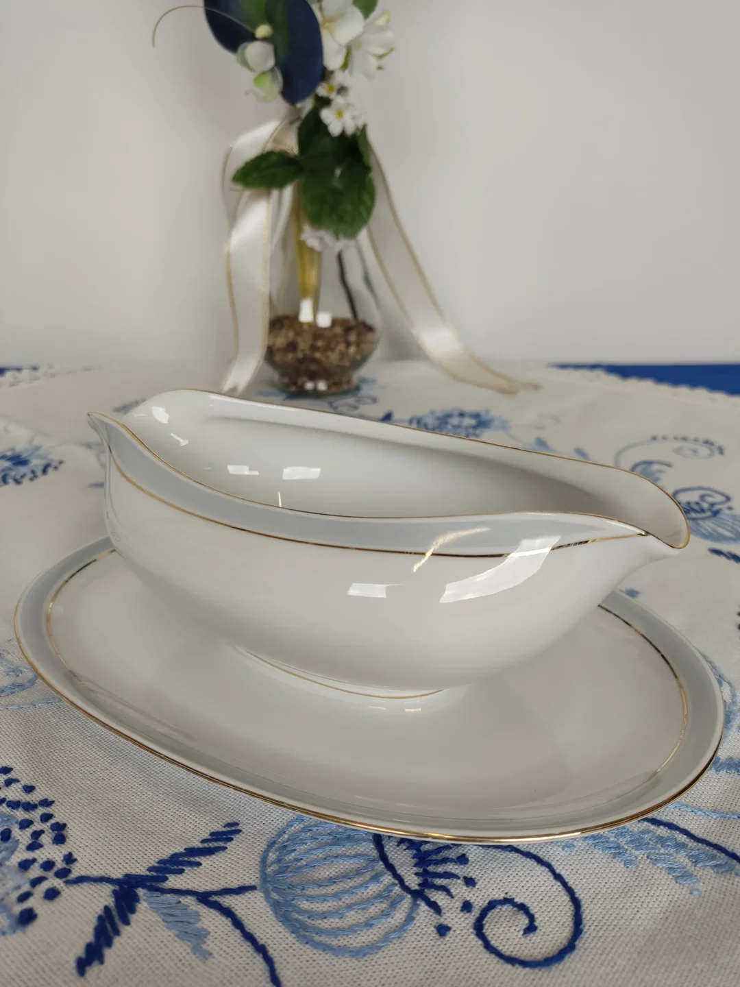 Porzellan-Sauciere KPM Krister mit Goldrand | Vintage-Schatz – Bild 7