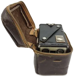 Kodak Brownie Six-20 Model D mit Blitzkontakt 1953-57 - Bild 3