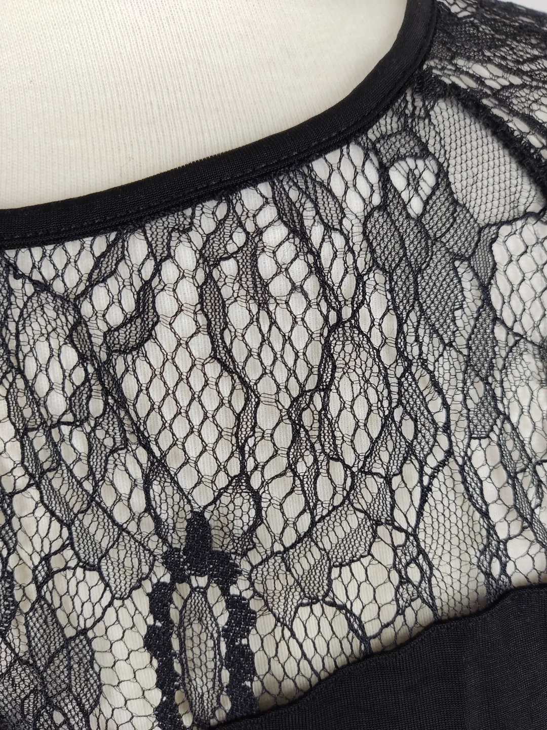 Schwarzes Spitzent-Shirt, Gr. S, hochwertige Qualität – Bild 2