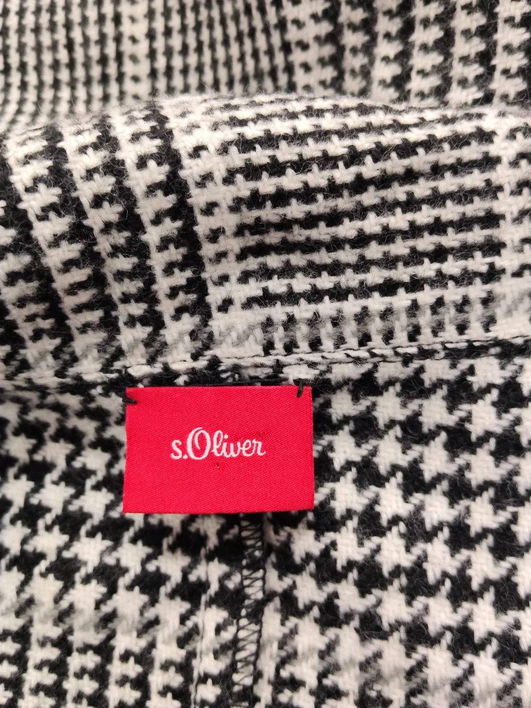 s.Oliver Damengilet Schwarz-Weiß Kariert | Retro-Charme – Bild 4
