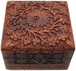 Kleine Holz-Schatulle, handgeschnitzt, ca. 10 × 10 × 6 cm, violett gefüttert, Messingscharniere - Bild 1