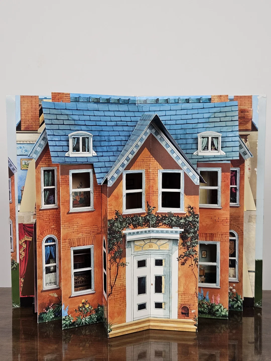Viktorianisches Puppenhaus. Ein Spiel- und Aufklappbuch. – Bild 3
