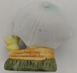 Mädchen mit Schirm und Vogel im Stil einer Hummel Figur  - Bild 2