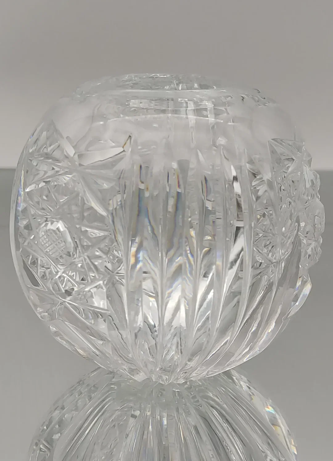 Kleine Kristallvase mit Blumenmotiv | Neuwertiges Unikat – Bild 3