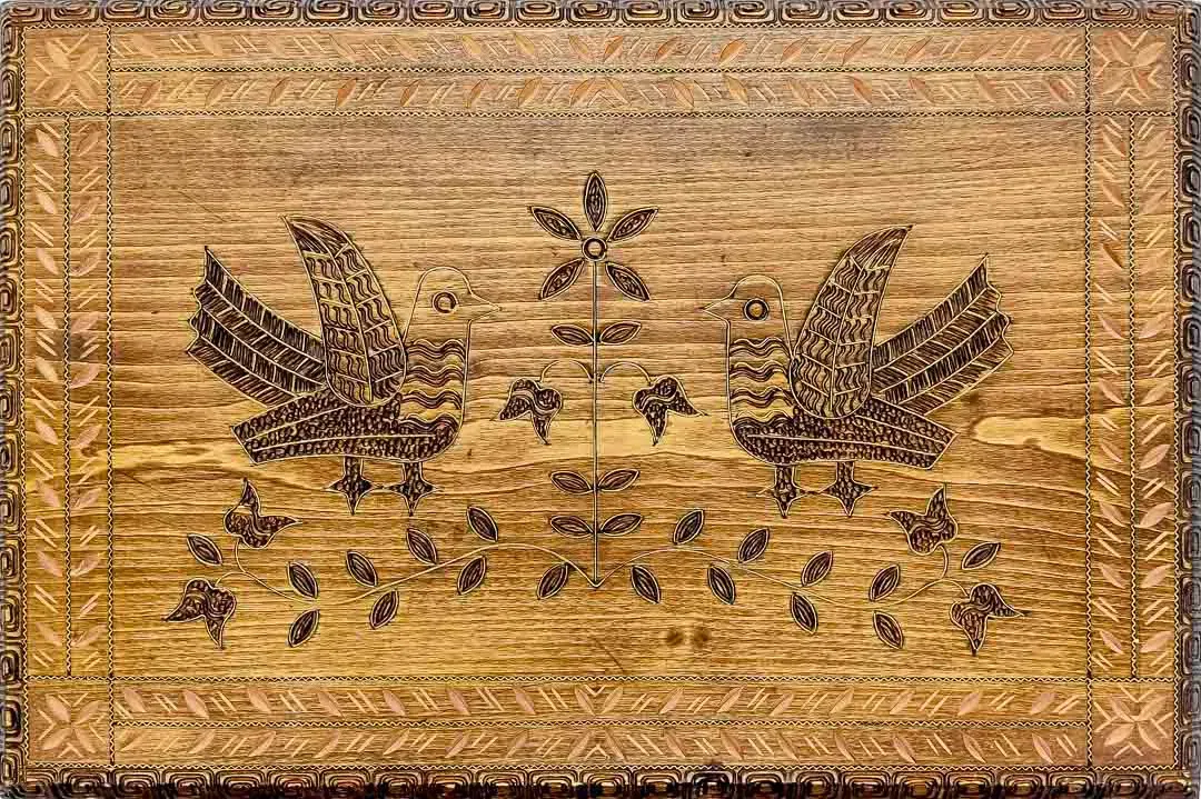 Schmuckkästchen aus Holz mit vielen Handgemachten Verzierungen - Bild 4