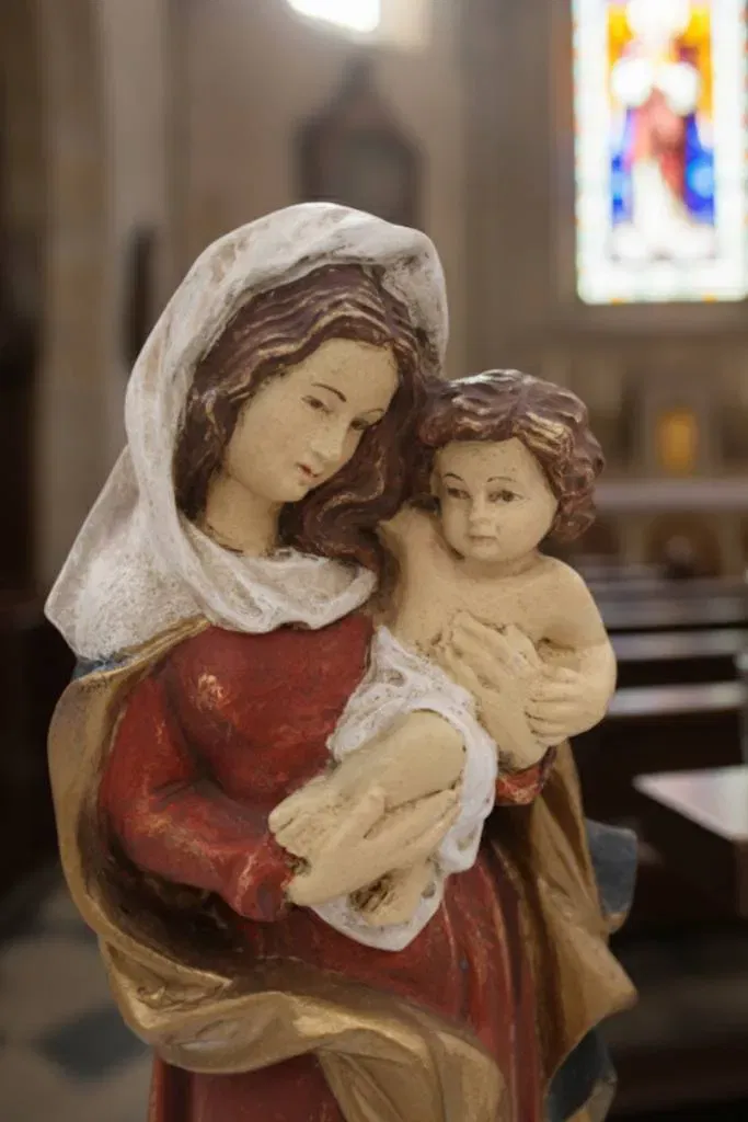 Madonna mit Kind – Holzfigur, polychrom gefasst, Handarbeit, ca. 37 cm - Bild 1