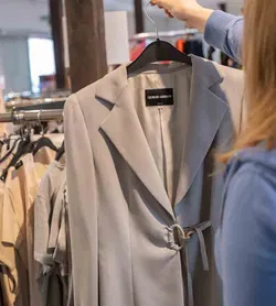 Eleganter Blazer von Giorgio Armani,  I: 44  A: 38- Sehr gut erhalten - Bild 3