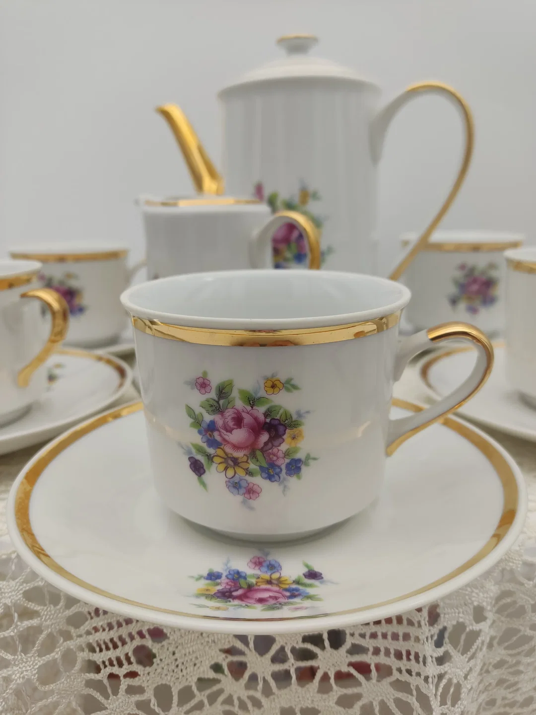  Porzellan-Teeservice mit Kanne & Milchkännchen, Goldrand | Vintage-Charme – Bild 9