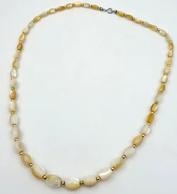 Vintage Halskette in Creme & Hellbraun mit goldfarbenen Akzenten
