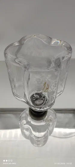 Handgefertigte Glasflasche aus Tiroler Kristallglas mit geschiffenen Blumenmotiven - Bild 5