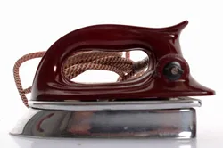 3er-Set Vintage Bügeleisen – 50er–70er Jahre –  Rowenta – burgund-rot, funktionsfähig oder Deko - Bild 3