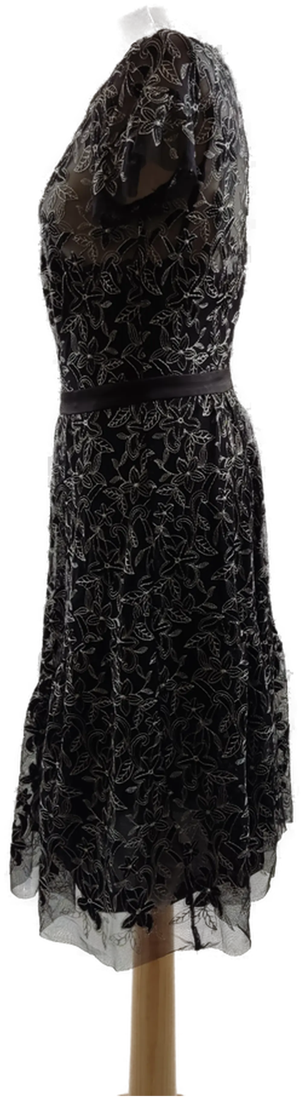 Schwarzes Kleid bestückt  – Bild 2