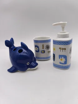 3 tlg. Badezimmer Set, spirella Seifenspender, spirella Zahnbürstenbecher/Zahnputzbecher, Delfin-Zahnbürstenhalter – Vorschau 1
